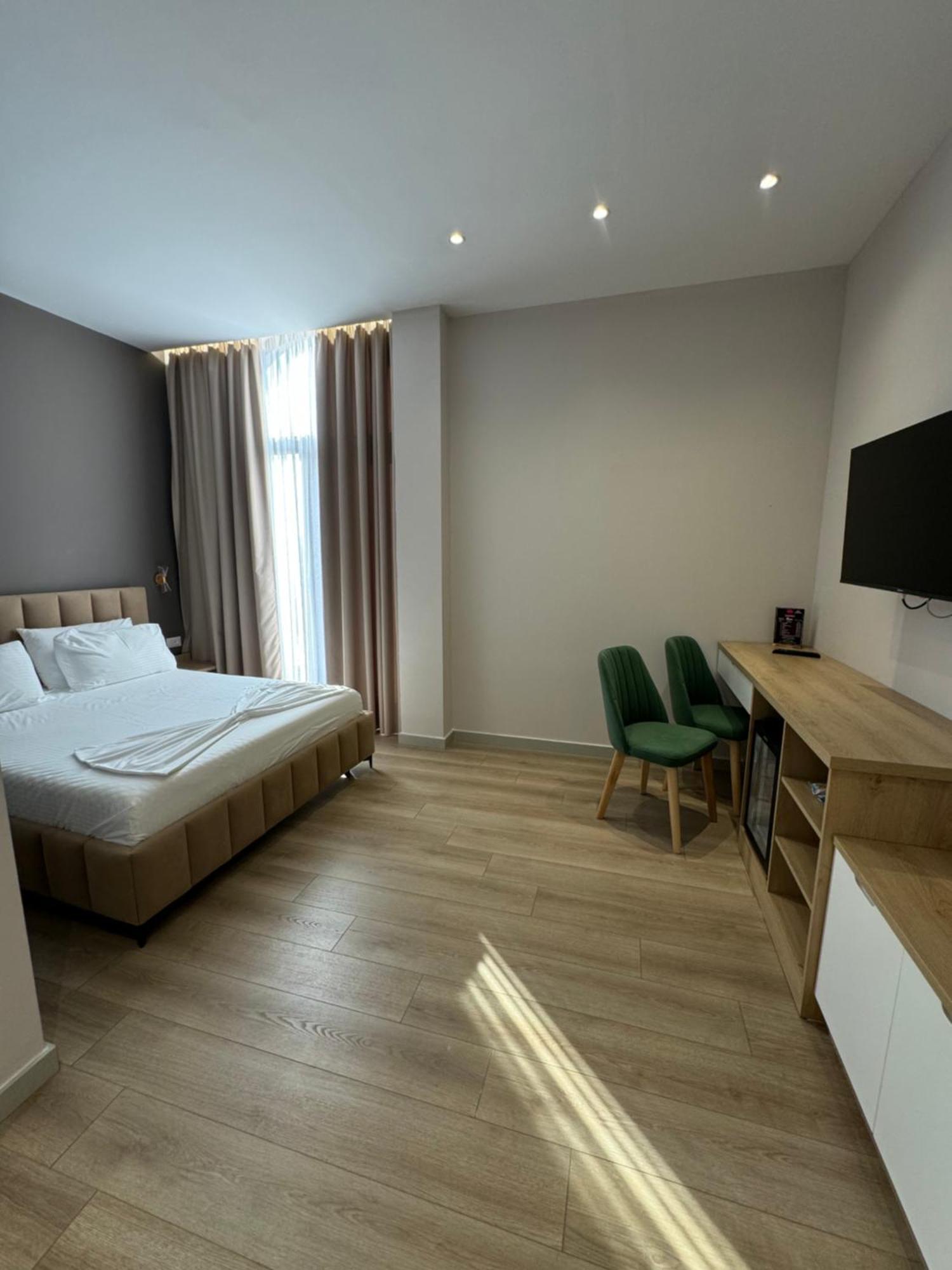 Hotel Panorama & Spa Elbasan Esterno foto