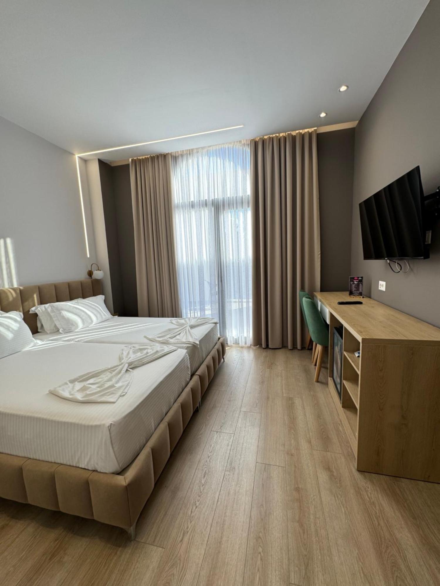 Hotel Panorama & Spa Elbasan Esterno foto
