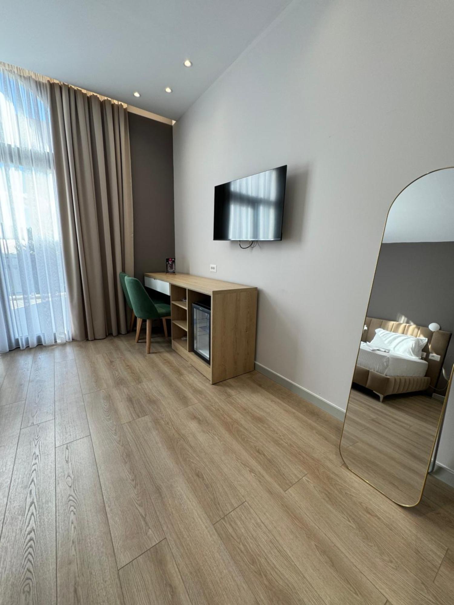 Hotel Panorama & Spa Elbasan Esterno foto
