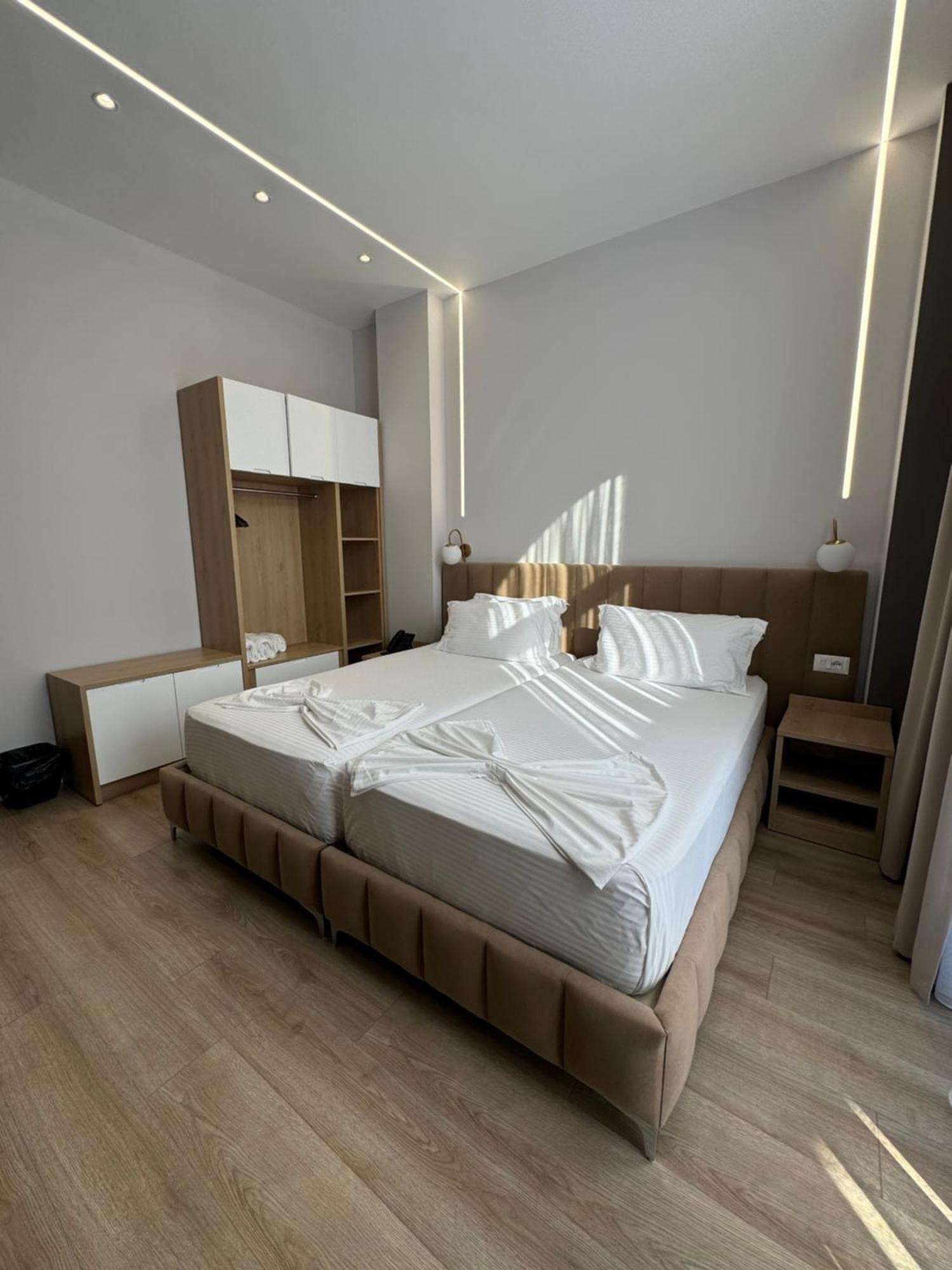 Hotel Panorama & Spa Elbasan Esterno foto