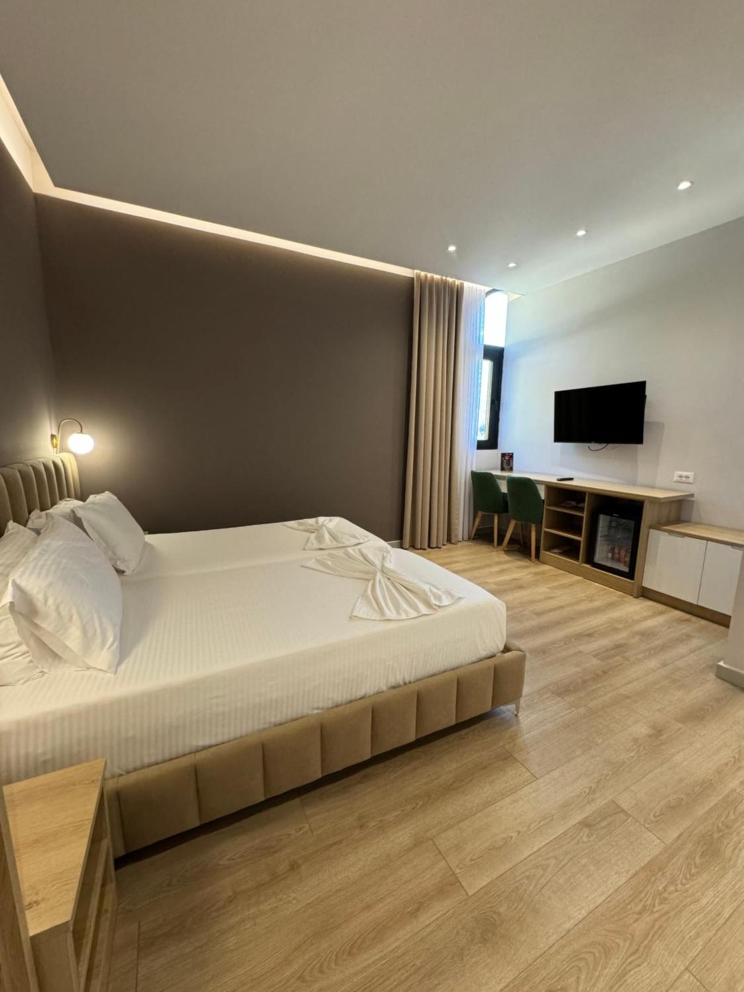 Hotel Panorama & Spa Elbasan Esterno foto
